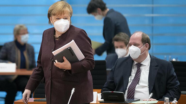 Bundeskanzlerin Merkel und die Ministerpräsidenten der Länder beraten an diesem Mittwoch über das weitere Vorgehen nach dem bis Ende dieser Woche befristeten Lockdown. Bundeskanzlerin Merkel und die Ministerpräsidenten der Länder beraten an diesem Mittwoch über das weitere Vorgehen nach dem bis Ende dieser Woche befristeten Lockdown.