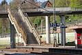 Für Rollstuhlfahrer kaum zu überwinden: Zwar soll der Bahnsteig in Burgsinn erhöht werden, doch auch dann führt weiterhin lediglich eine steile Treppe zum Gleis.