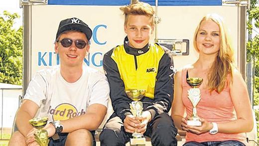 Schnelles Trio: die Kart-Piloten (von links) Christof Ruß, Marco Müller und Louisa Rüttinger vom AMC Kitzingen. Schnelles Trio: die Kart-Piloten (von links) Christof Ruß, Marco Müller und Louisa Rüttinger vom AMC Kitzingen.