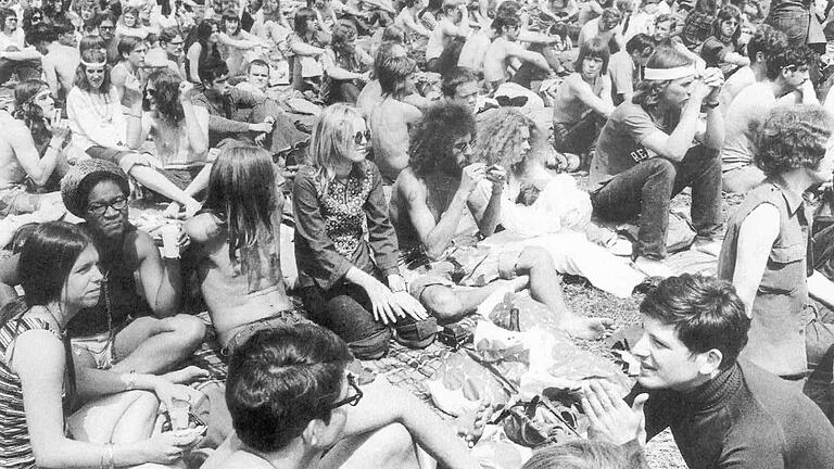Woodstock-Gefühl in Würzburg: Einige Besucher beim Rock- und Pop-Festival im Juli 1972. Woodstock-Gefühl in Würzburg: Einige Besucher beim Rock- und Pop-Festival im Juli 1972. 
