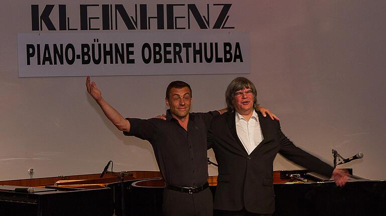 Martin Schmitt (links) und Axel Zwingenberger auf der Piano-Bühne Kleinhenz in Oberthulba. Martin Schmitt (links) und Axel Zwingenberger auf der Piano-Bühne Kleinhenz in Oberthulba.