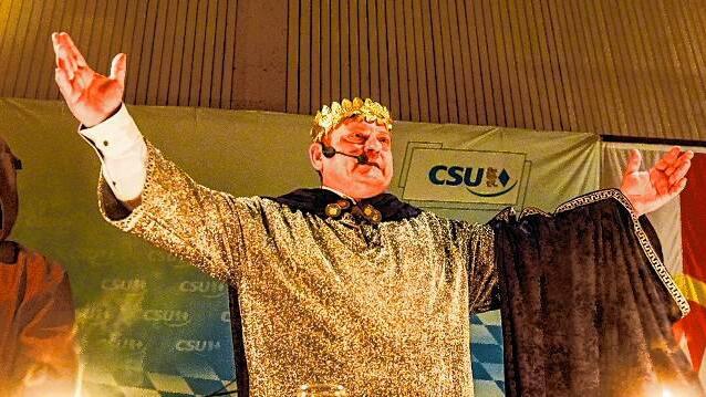 Manfred Ländner zeigte als Quirinius von Quirnaha ausladende Gesten beim CSU-Starkbieranstich in Kürnach.