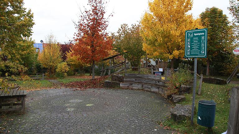 Auch der Spielplatz 'Hoffeld/Kalter Rain' soll dem Erdboden gleich gemacht und das Grundstück als Bauland verkauft werden.