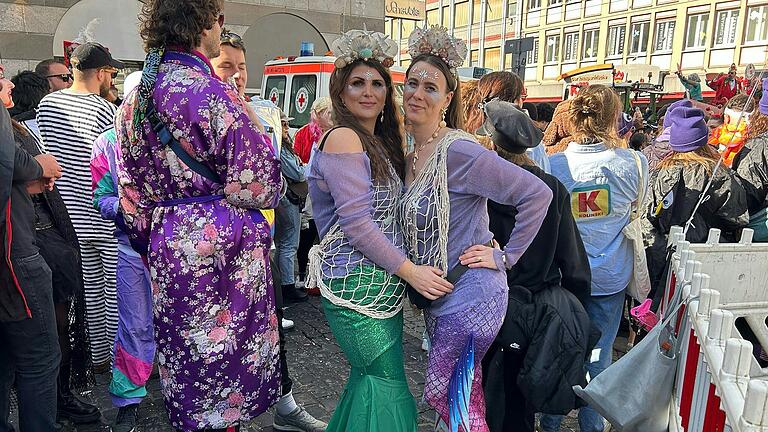 Biene und Bella aus Margetshöchheim haben sich als schicke Meerjungfrauen verkleidet. Biene und Bella aus Margetshöchheim haben sich als schicke Meerjungfrauen verkleidet.