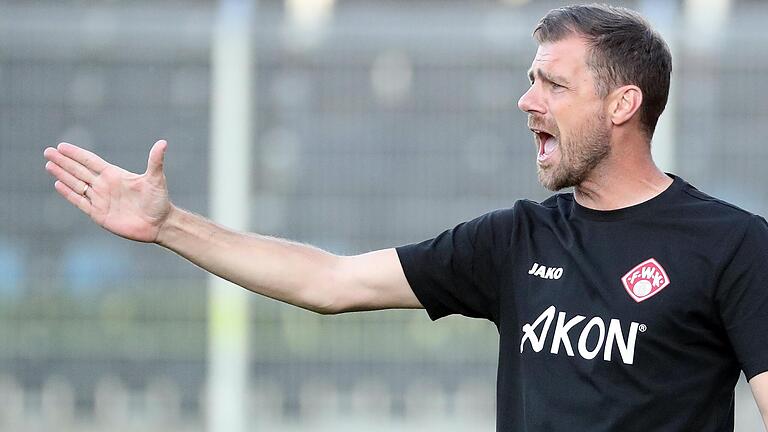 'Ich spüre nur den Druck, den wir uns selbst machen', sagt Kickers-Trainer Marco Wildersinn vor dem Auswärtsspiel in Nürnberg. 'Ich spüre nur den Druck, den wir uns selbst machen', sagt Kickers-Trainer Marco Wildersinn vor dem Auswärtsspiel in Nürnberg.