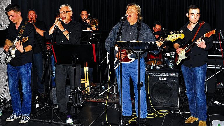 &bdquo;Groove trifft Funk&ldquo;: Beim Konzert des Kulturamts Haßfurt in der Rathaushalle in Haßfurt wurden &bdquo;Miss Sophy & the Groove&ldquo; und die Band &bdquo;Uptown Funk&ldquo; (im Bild) vom Publikum gefeiert.