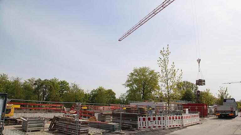 Der erste Bauabschnitt der Baustelle der SWG in Bellevue läuft planmäßig. Insgesamt entstehen hier rund um den Amerika-Platz 121 Wohnungen, davon 74 Sozialwohnungen.