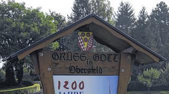 1200 Jahre Obersfeld: Bereits am Ortsschild wird auf den Geburtstag des nördlichsten Gemeindeteils der von Eußenheim hingewiesen.