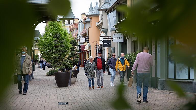 Wertheim Village - Blick in das Outlet-Center Wertheim Village am Donnerstag (30.04.20). Wertheim Village - Blick in das Outlet-Center Wertheim Village am Donnerstag (30.04.20).