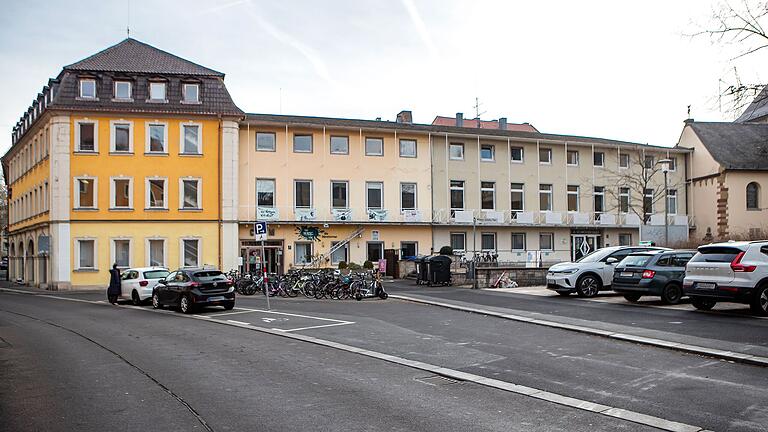 Blick auf das Gelände des ehemaligen Spitalhofs: Ungefähr hier entstand das erste nachweisbare Siechenhaus in Würzburg. Blick auf das Gelände des ehemaligen Spitalhofs: Ungefähr hier entstand das erste nachweisbare Siechenhaus in Würzburg.