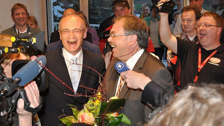 Das war am vorletzten Märztag 2014: Wilhelm Schneider (CSU, links) wurde in einer Stichwahl gegen Bernhard Ruß (SPD) erstmals zum Landrat in den Haßbergen gewählt. Das war am vorletzten Märztag 2014: Wilhelm Schneider (CSU, links) wurde in einer Stichwahl gegen Bernhard Ruß (SPD) erstmals zum Landrat in den Haßbergen gewählt. 