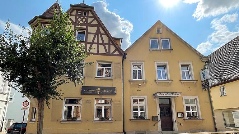 Das Gasthaus 'Zur Traube' besteht eigentlich aus zwei Häusern. Unten ist der Gastrobereich fertig, in den Obergeschossen werden gerade die Gästezimmer modernisiert.