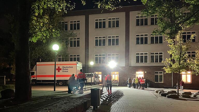 Blindgänger im Schanzenviertel gefunden - Evakuierung       -  Auch das Deutsche Rote Kreuz war im Einsatz.