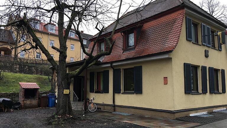 Kommt die geplante Lagerhalle am Moeno-Haus in Schweinfurt oder nicht? Im Mai bespricht sich der Stadtrat dazu noch einmal. Die Schweinfurter Liste/Freie Wähler fordern, dass auch Stadtheimatpfleger Dag Schröder eine Stellungnahme abgibt.