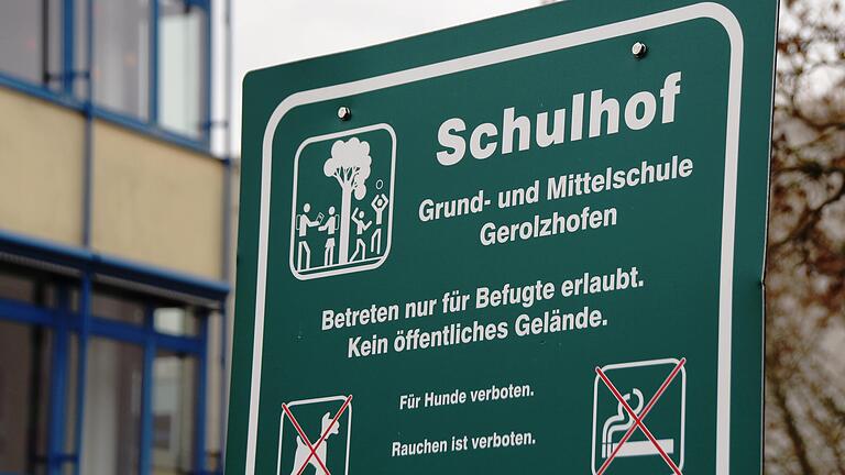 Weil der Bedarf das Angebot weit übersteigt, will der Landkreis Schweinfurt mehr Geld für die Jugendsozialarbeit an der Grund- und Mittelschule Gerolzhofen ausgeben. Weil der Bedarf das Angebot weit übersteigt, will der Landkreis Schweinfurt mehr Geld für die Jugendsozialarbeit an der Grund- und Mittelschule Gerolzhofen ausgeben. 