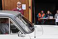 Heinz Riegler an der Annahmestelle. Vor ihm steht ein Ford 17 m.