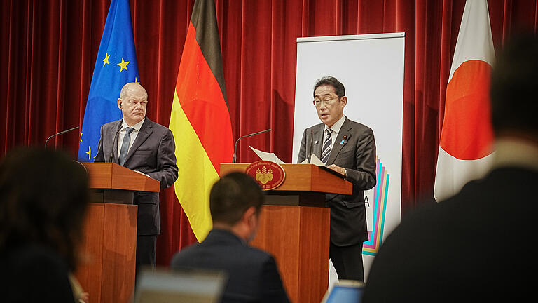 Deutsch-japanische Regierungskonsultationen - Bundeskanzler Olaf Scholz (l, SPD) und Fumio Kishida, Ministerpräsident von Japan , gemeinsam am Rande der ersten deutsch-japanischen Regierungskonsultationen. Deutsch-japanische Regierungskonsultationen - Bundeskanzler Olaf Scholz (l, SPD) und Fumio Kishida, Ministerpräsident von Japan , gemeinsam am Rande der ersten deutsch-japanischen Regierungskonsultationen.