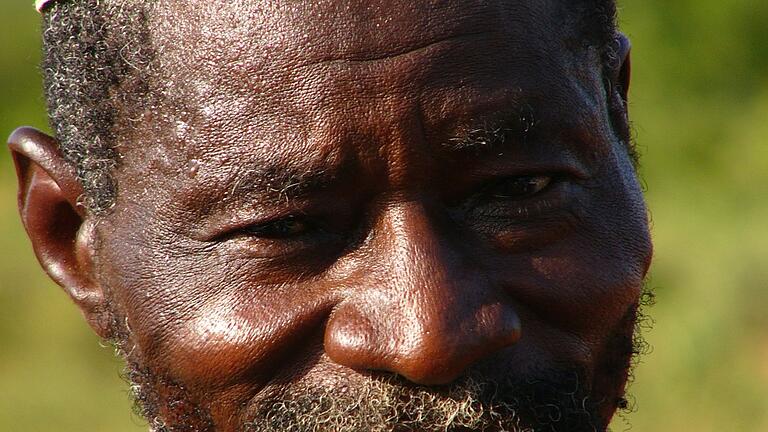 Bauer Yacouba Sawadogo aus Burkina Faso, Träger des Alternativen Nobelpreises 2018. Bauer Yacouba Sawadogo aus Burkina Faso, Träger des Alternativen Nobelpreises 2018.