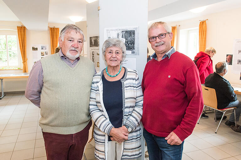 Haben die Ausstellung 'Vergissmeinnicht' über die jüdische Geschichte in Oberlauringen gemeinsam konzipiert und gestaltet: Ferdinand Freudinger, Friedel Korten und Winfried Krappweis. Haben die Ausstellung 'Vergissmeinnicht' über die jüdische Geschichte in Oberlauringen gemeinsam konzipiert und gestaltet: Ferdinand Freudinger, Friedel Korten und Winfried Krappweis.