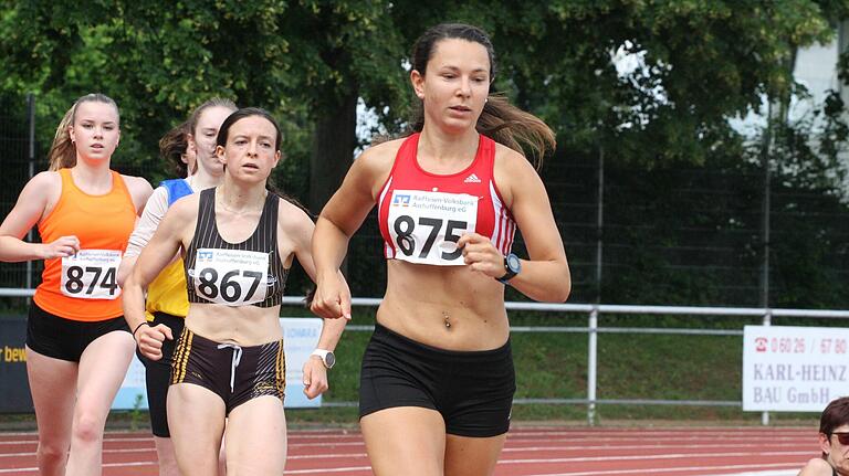 Simona Greier (vorne, Startnummer 875) lief über die 1500 Meter der Frauen auf Rang zwei.