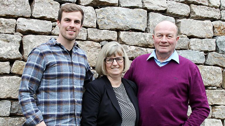 Tobias, Elisabeth und Roland Hemberger bewirtschaften das Familienweingut in Rödelsee.