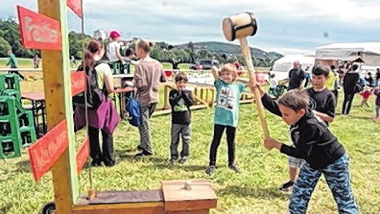 Wie auf dem Rummel: Hau den Lukas. Wie auf dem Rummel: Hau den Lukas.