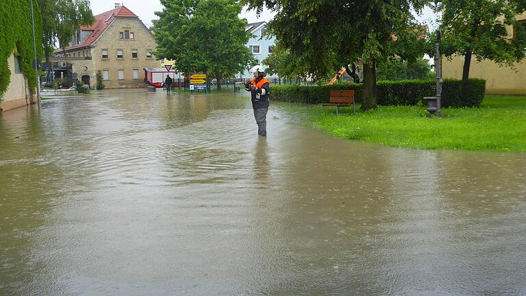 Überschwemmt durch Starkregen wurde der Sonderhöfer Ortsteil Bolzhausen im Jahre 2021 als der durch das Dorf führende kleine Bach  und der angrenzende Thierbach über die Ufer traten.