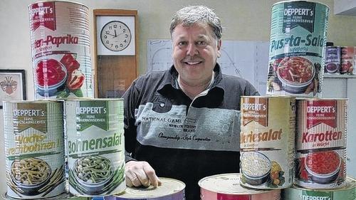 Hat auch während der Wirtschaftskrise einen guten Durch- und Ausblick: Michael Pfister, seines Zeichens Chef der Gemüsedosen-Firma Ernst Deppert. Hat auch während der Wirtschaftskrise einen guten Durch- und Ausblick: Michael Pfister, seines Zeichens Chef der Gemüsedosen-Firma Ernst Deppert.