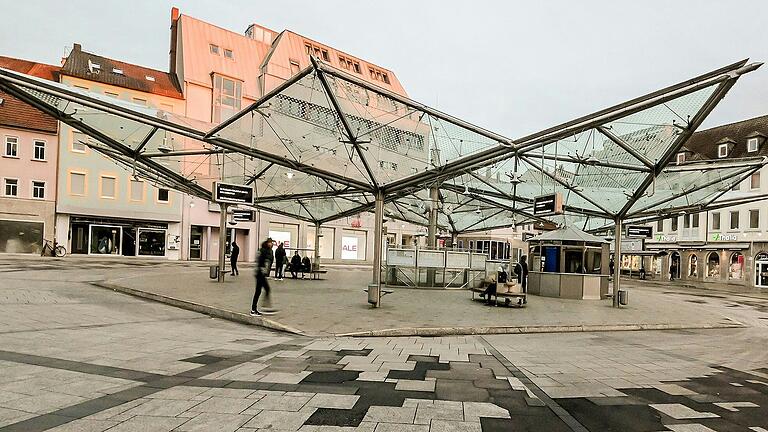 Der Schweinfurter Busbahnhof Roßmarkt, im Zentrum der Stadt.&nbsp;