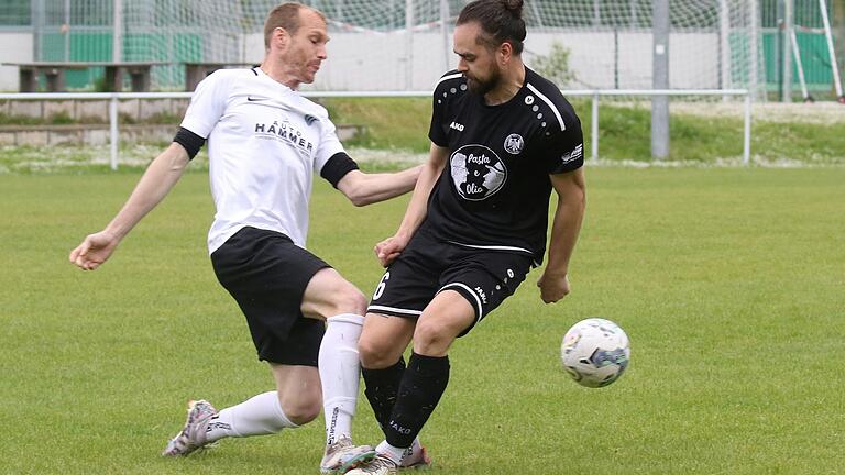 Knie an Knie: (von links) Jakob Siedler vom TSV Rottendorf und Szymon Phouthavong vom ETSV Würzburg.