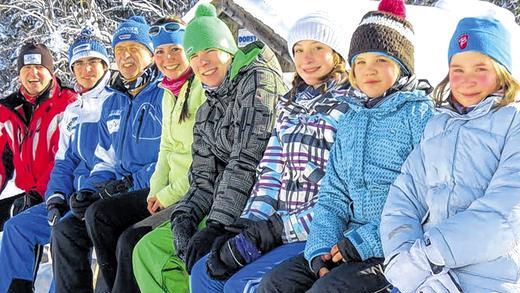 Gute Laune trotz eisiger Temperaturen: Das Langlaufteam des WSV Oberweißenbrunn mit (von links) Michael Schrenk, Alexander Eckert, Alfred Gundelach, Ricarda Eckert, Manuel Schrenk, Rebecca Söder, Miriam Schaupp und Kristin Söder.