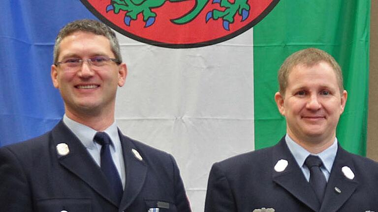 Feuerwehr-Ehrenzeichen in Silber für Sandro Saccavino und Torsten Riedmann (von links).