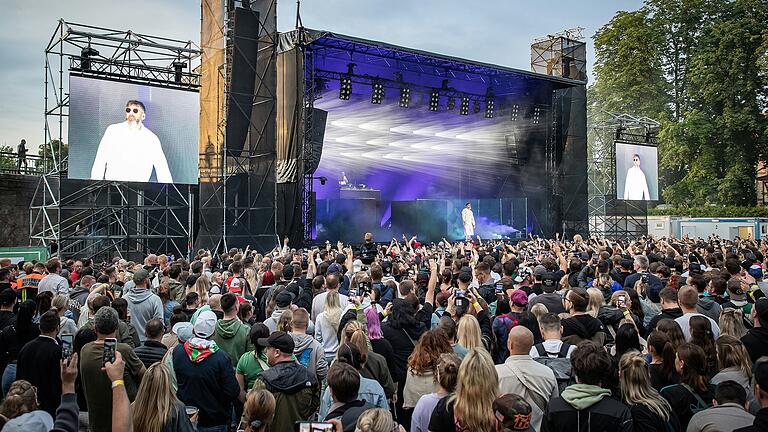 Seit Monaten ausverkauft: Sidos Konzert auf dem Kitzinger Stadtbalkon. Seit Monaten ausverkauft: Sidos Konzert auf dem Kitzinger Stadtbalkon.
