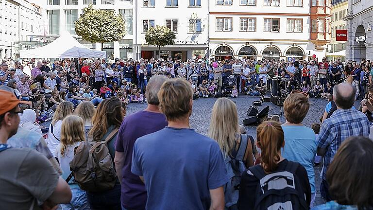 Über zu wenige Zuschauer konnten Veranstalter und Künstler beim Stramu in Würzburg nicht klagen.