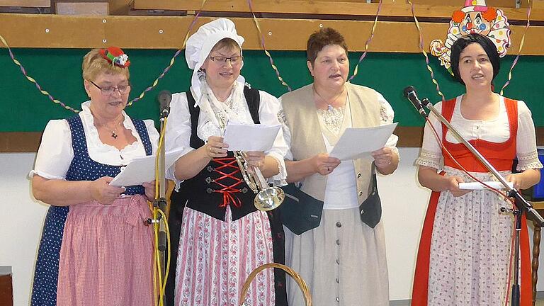 Faschingsabend des Frauenbundes Untersteinbach       -  Beim Fasching des Frauenbundes Untersteinbach freuten sich viele Närrinnen mit dem Leitungsteam des Frauenbundes Untersteinbach (Klara Hogen, Veronika Baumann, Traudl Schnös und Thekla Ernst) über die erste Darbietungen der Kindertanzgruppe &bdquo;Stebacher Dancing Kids&ldquo; unter der Leitung von Madeline und Annkathrin Schleicher, der &bdquo;Fränkin&ldquo; Luitgard Schug, der Geschwister Madeline und Annkathrin Schleicher, Bürgermeister Matthias Bäuerlein und Matthias Stahl, der &bdquo;Karbacher Mädli und Stebacher Buam&ldquo; (Madeline und Annkathrin Schleicher, Simon Bühl, Jonas Schug), der Kaffeeklatsch-Damen, der Gloshütter Frauen (Klara Hogen, Rosi Keller, Ottilie Bauer, Hildegard Schramm, Ruth Gehring, Monika Englert, Irene Bickel), der Theinheimer Frauen, der &bdquo;Zwee von Ziegelrück&ldquo; (Elisabeth Wolf und Traudl Schnös), der &bdquo;Oberpfälzer Heilsarmee&ldquo; (Maria Reinhart, Emma Weiß, Maria Schreiber, Martina Reinhart) sowie Diakon Erich Müller. (wos)