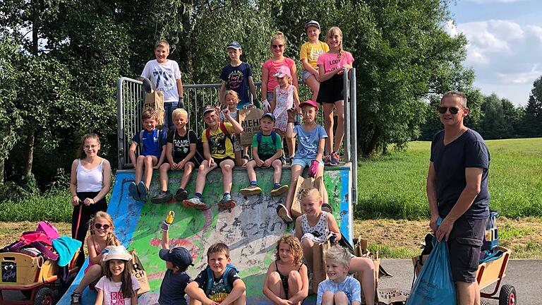 Unter dem Motto &quot;Müll sammeln kann auch Spaß machen&quot;  starteten am Freitag Nachmittag bei hochsommerlichen Temperaturen 18 Kinder zum Ferienprogramm, um Mellrichstadt noch schöner und sauberer zu machen