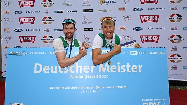 Fabio Kress (rechts) und Patrick Erdmann holten nach einem starken Rennen bei der deutschen Großbootmeisterschaft Gold im leichten Männer-Doppelzweier.