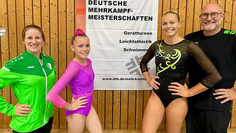 Das Foto zeigt Trainerin Nadine Bojecan, Leni Hien, Jule Herzog und Trainer Peter Hien.