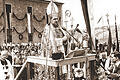 Der &bdquo;Ochsenfurter Zwischenfall&ldquo;: Am 28. Juni 1953 kam es anlässlich der bevorstehenden Einweihung einer Zuckerfabrik (im Bild) zu einem Zwischenfall. Es hatte Streit gegeben, ob ein evangelischer Dekan an der Feier teilnehmen sollte. Döpfners Kutsche wurde daraufhin auf dem Weg zur Einweihung von evangelischen Reitern blockiert. Sie überzogen den katholischen Oberhirten mit lauten Schmährufen.
