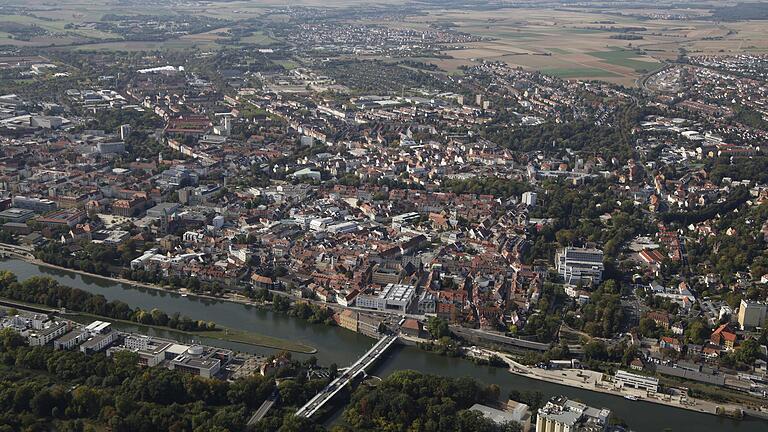 Wie soll sich Schweinfurt in Sachen Wohnraum entwickeln? Stadträtin Ulrike Schneider fordert, sich auf die Innenstadt zu konzentrieren und keine neuen Baugebiete zu entwickeln. Das fand im Bauausschuss keine Mehrheit.