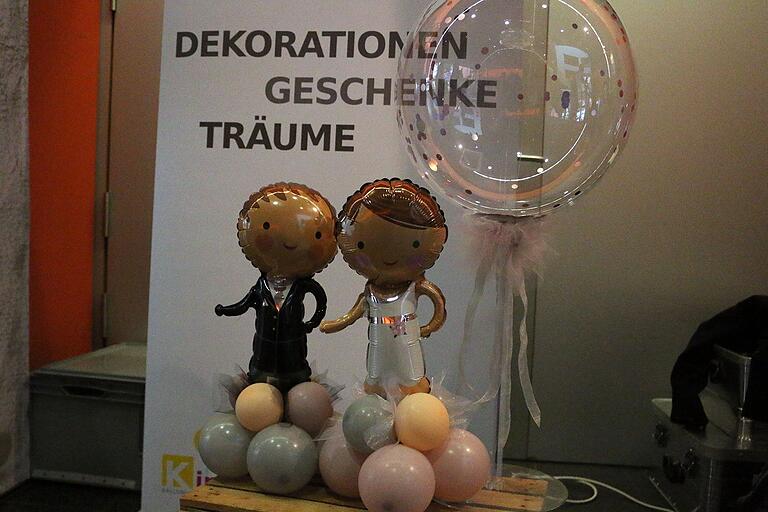 Ballongirlanden aus Naturkautschuk schmücken die Hochzeitssäle. Ballongirlanden aus Naturkautschuk schmücken die Hochzeitssäle.