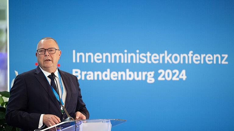 Michael Stübgen       -  Angriffe auf Politiker seien auch ein Angriff auf den Staat, sagt Brandenburgs Innenminister und Vorsitzender der Innenministerkonferenz (IMK), Michael Stübgen.