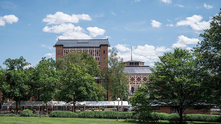 Bayreuther Festspielhaus       -  Im Bayreuther Festspielhaus geht der &bdquo;Ring des Nibelungen&rdquo; weiter