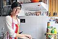 Rührend am Herd: Die Mitbewohnerinnen können sich über leckeres Essen freuen, wenn Lisa Kauer in der WG in Grombühl kocht. PATRICK WÖTZEL