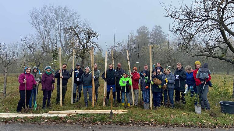 Foto vom Start der Aktion, es fehlen hier noch viele kleine und große Helfer.