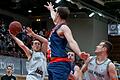 Basketball - Fiba Europe Cup - s.Oliver Wuerzburg - CSM CSU Oradea       -  Mit 23 Punkten Topscorer bei s.Oliver Würzburg: Jordan Hulls (links), hier konfrontiert mit Sean Denison (CSM CSU Oradea, Mitte), rechts Baskets-Teamkollege Johannes Richter.