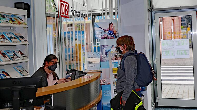 Selbst beim Verkauf von Fahrkarten für die Deutsche Bahn herrscht Flaute beim Reisebüro von Gert Hofmann in Karlstadt.