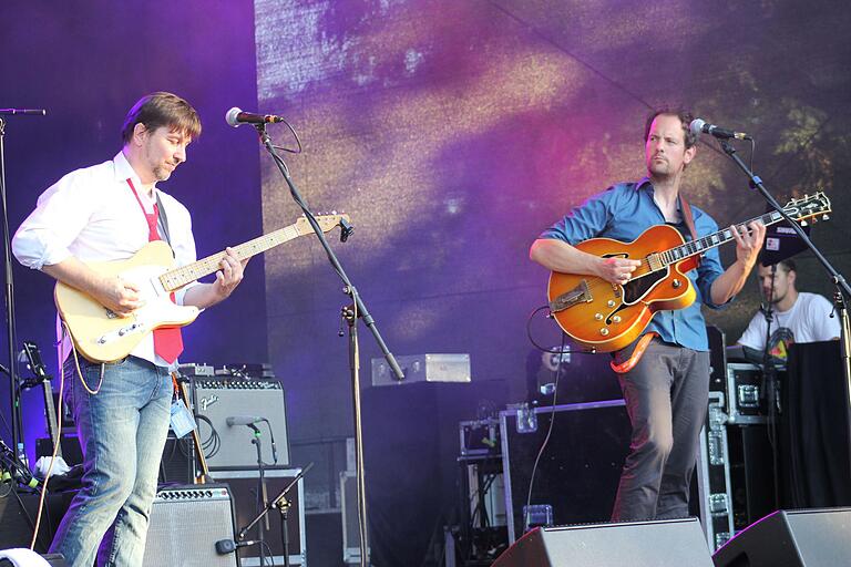 Zwei der profiliertesten Gitarristen der Region 2013 gemeinsam auf der Hafensommer-Bühne: Jochen Volpert als Mr. Blues und Joe Krieg als Mr. Jazz