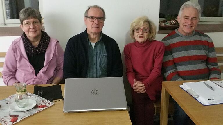 Der Vorstand des Vereins 'Trialog - Verein für seelische und soziale Gesundheit', der Träger der neu eröffneten unabhängigen psychiatrischen Beschwerdestelle „Einspruch“ in Würzburg ist: (von links) die Vorsitzenden Ulrike Beringer und Dr. Gebhard Angele, Kassiererin Emmi Wangerin und Schriftführer Dirk Pychynski. Der Vorstand des Vereins 'Trialog - Verein für seelische und soziale Gesundheit', der Träger der neu eröffneten unabhängigen psychiatrischen Beschwerdestelle „Einspruch“ in Würzburg ist: (von links) die Vorsitzenden Ulrike Beringer und Dr. Gebhard Angele, Kassiererin Emmi Wangerin und Schriftführer Dirk Pychynski.