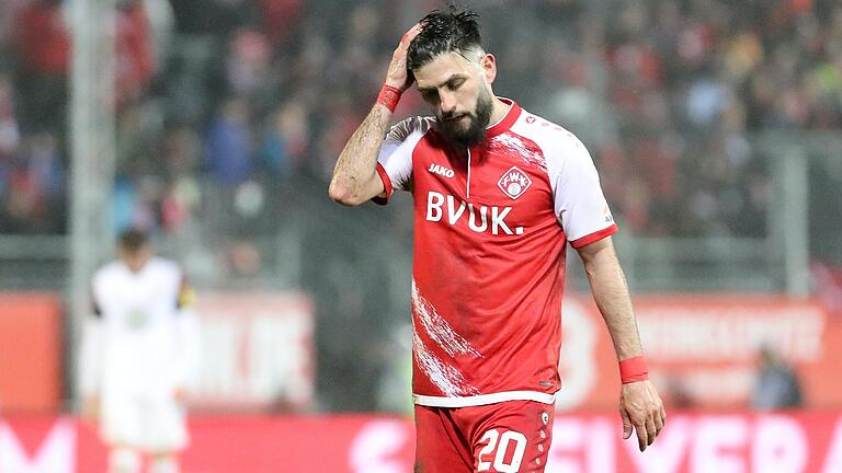 Fanol Perdedaj verlässt Würzburger Kickers und schließt sich Süd-West-Regionalligist FC Homburg an. Fanol Perdedaj verlässt Würzburger Kickers und schließt sich Süd-West-Regionalligist FC Homburg an.